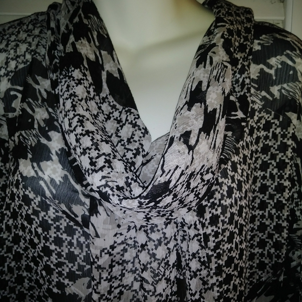 Nice Blouse - image 3